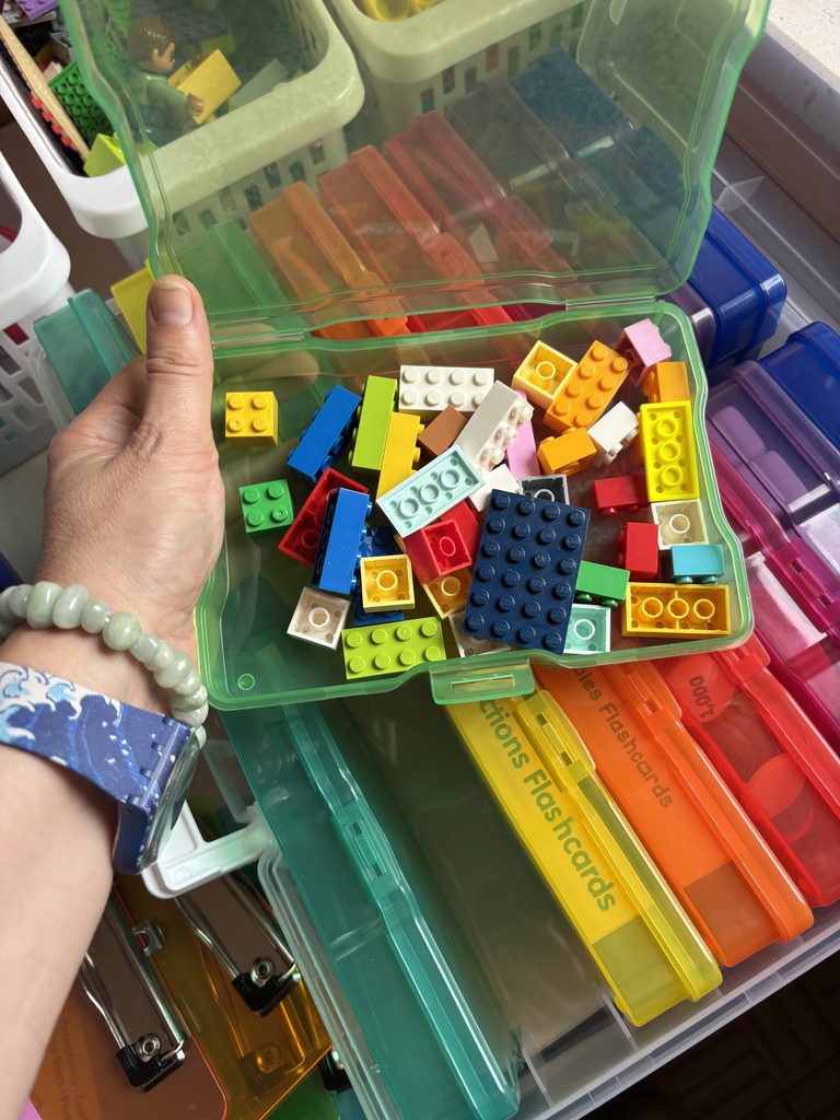 Il nostro nuovo ANGOLO MATEMATICO: come organizzare uno spazio laboratorio in classe!